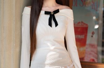 [🆕🇻🇳] Daphneé  – Towards elegance, tenderness, femininity but still posssesing high application 👕 Top1Fashion 👗  𝐌𝐢𝐧𝐢 𝐅𝐞𝐬𝐭𝐢𝐯𝐞 𝐂𝐨𝐥𝐥𝐞𝐜𝐭𝐢𝐨𝐧 𝟐𝟎𝟐𝟒 l
Một thiết kế trễ vai cách điệu khác được Daphneé mang đến trong Mini Collection này là Bailey top – một sự lựa chọn hoàn hảo , shares-0✔️ , likes-3❤️️ , date-2025-02-07 21:36:11🇻🇳🇻🇳🇻🇳📰🆕