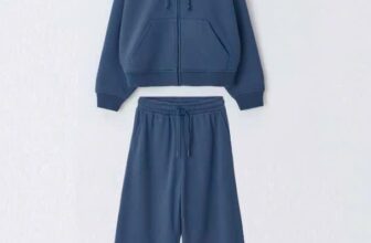 [🆕🇻🇳] Bùi Cốm shop – Quần áo trẻ em xuất khẩu 🧑‍🧒❤️️👶⭐️ Còn 1 bộ nỉ bé gái đơn giản mà thời trang. Mẫu này mặc lên form dáng rất đẹp.
* Size 134
* Sale 240k/bộ
* Hàng có sẵn tại 128 Hoa Bằng, HN
* Ship hàng toàn , shares-0✔️ , likes-5❤️️ , date-2025-02-08 21:29:23🇻🇳🇻🇳🇻🇳📰🆕