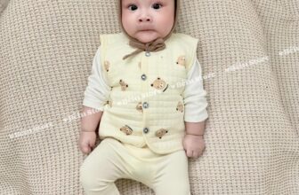 [🆕🇻🇳]  Béiu Store – Chuyên đồ mẹ và bé 🧑‍🧒❤️️👶⭐️ Áo gile trần bông mà siêu nhẹ , có vài chục  thui mà chất mặc mê lắm cm . Mặc nhẹ nhàng k dày xụ khó chịu mà vẫn giữ ấm tốt . Size e sẵn từ 0/3m đến 6/9 m  , shares-0✔️ , likes-3❤️️ , date-2025-02-08 20:07:08🇻🇳🇻🇳🇻🇳📰🆕