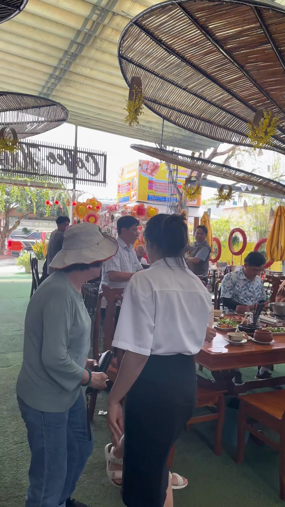 [☕️🇻🇳] Coffee HUỲNH HƯƠNG 🥤 Top1Coffee ☕️  Cơm niêu Huỳnh Hương được chào đón trở lại bởi quý khách sau thời gian nghỉ Tết Nguyên ĐánXin gửi lời cảm ơn chân thành đến , shares-0✔️ , likes-8❤️️ , date-2025-02-04 17:00:52🇻🇳🇻🇳🇻🇳📰🆕