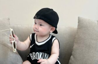 [🆕🇻🇳] Baby Closet luôn muốn được đồng hành cùng các mom chăm sóc, bảo vệ và yêu thương các con 🧑‍🧒❤️️👶⭐️  BẢN COVER NHÀ #Brooklyn LÊN SÓNGGG
Bản cover  #179k set (áo + quần ) thuii
Mời các mẹ thử qua set bóng chày cover nhà #Brooklyn này ạ xuất sắc như re.a , shares-1✔️ , likes-3❤️️ , date-2025-02-11 23:18:35🇻🇳🇻🇳🇻🇳📰🆕