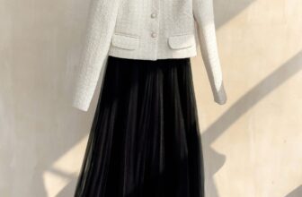 [🆕🇻🇳] Thời Trang Thiết Kế – Kate By Linh Nguyen👕 Top1Fashion 👗  𝐓𝐰𝐞𝐞𝐝 𝐨𝐟 𝐭𝐡𝐞 𝐝𝐚𝐲
Khẳng định phong cách thời trang thanh lịch, hiện đại, tưởng chừng đơn giản nhưng đầy tinh tế với áo dạ tweed trong ngày mưa lạnh là cách , shares-0✔️ , likes-16❤️️ , date-2025-02-09 18:00:03🇻🇳🇻🇳🇻🇳📰🆕