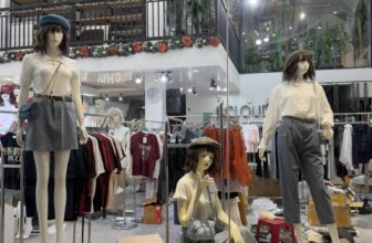[???] Bcloud – Quần áo giày dép túi xách thời trang  ? Top1Fashion ?  BÙNG NỔ HÀNG XINH CHÀO XUÂN
Xin mời chị em shopping nào
Có sẵn tại tại các chi nhánh BCLOUD
#BCLOUD
Add 1 : 158 Bà Triệu – Đồng Hới – Quảng Bình
Add 2 , shares-1✔️ , likes-17❤️️ , date-2025-02-10 00:57:37????????