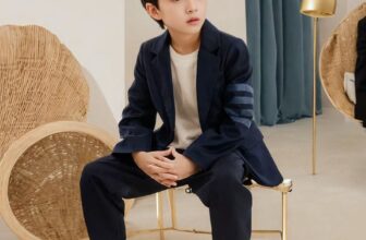 [🆕🇻🇳]  MMKID aims to bring kids the most high fashionable and high quality party design 🧑‍🧒❤️️👶⭐️ Set Blazer cho bé trai với tone màu xanh đậm sang trọng. Các điểm nhấn trang trí khiến bộ đồ bé mặc trở nên khỏe khoắn và năng động, bộ đồ cho bé phù hợp t , shares-0✔️ , likes-1❤️️ , date-2025-02-05 23:38:43🇻🇳🇻🇳🇻🇳📰🆕