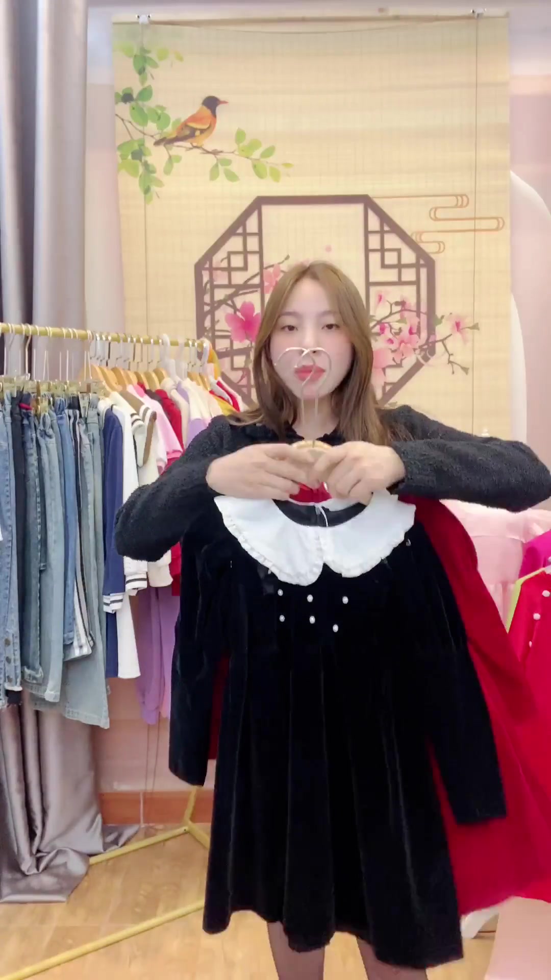 [🆕🇻🇳] KID Clothing – Quần Áo Bé Thóc – CHUYÊN HÀNG QUẢNG CHÂU 🧑‍🧒❤️️👶⭐️ Các bé mê khủng long thì không thể bỏ qua nhà em được đâu các mom ơi
3 màu: TRẮNG/XANH DƯƠNG/VÀNG
đủ sẵn size đến 25kg
, shares-0✔️ , likes-2❤️️ , date-2025-02-10 15:48:41🇻🇳🇻🇳🇻🇳📰🆕