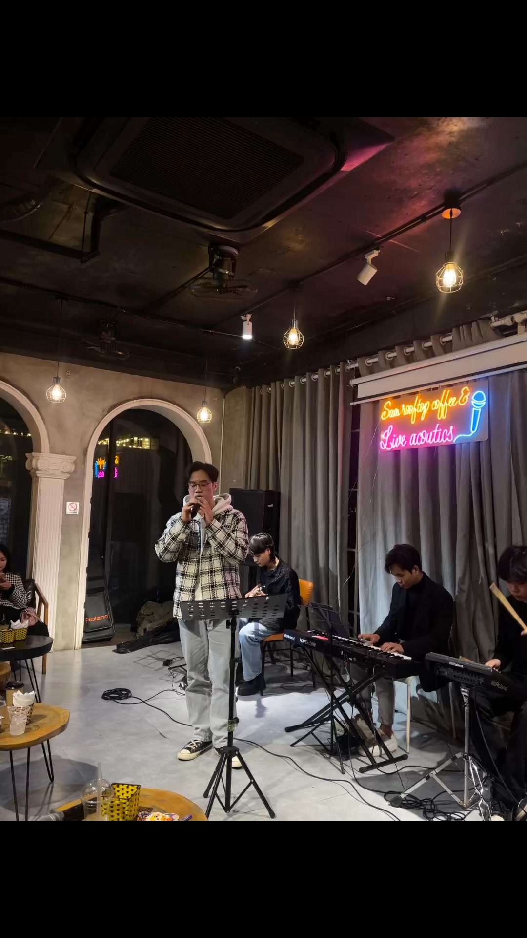 [☕️🇻🇳] Sam Rooftop Coffee 🥤 Top1Coffee ☕️  Em một mình quen rồi – Vị khách lên giao lưu hát quá cảm xúc
, shares-0✔️ , likes-2❤️️ , date-2025-02-14 16:44:38🇻🇳🇻🇳🇻🇳📰🆕