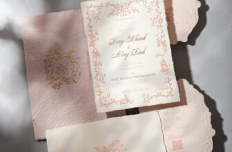 [🆕🇻🇳] Thiệp cưới Flowee – ước mơ về những tấm thiệp nhỏ xinh, tinh tế, được chăm chút từng chi tiết 🎨 Top1Designs ✨  𝗗𝗲𝗰𝗸𝗹𝗲-𝗘𝗱𝗴𝗲
Để có vẻ ngoài sang trọng và cổ điển, hãy thử kiểu decle-edge. Trong kiểu thiết kế này, giấy handmade xé viền thêm một điểm nhấn nhỏ như monogr , shares-0✔️ , likes-10❤️️ , date-2025-02-11 17:45:02🇻🇳🇻🇳🇻🇳📰🆕