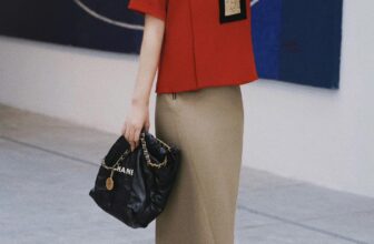 [🆕🇻🇳] H’allure – “If you’re an open book, there’s no allure.” – Alexander McQueen 👕 Top1Fashion 👗  𝐀 𝐁𝐎𝐋𝐃 𝐓𝐎𝐔𝐂𝐇 𝐎𝐅 𝐀𝐑𝐓Striking in red, refined in detail. The Gemini Top redefines simplicity with an artistic twist—a bold square pocket featuring abstract , shares-1✔️ , likes-17❤️️ , date-2025-02-11 17:00:04🇻🇳🇻🇳🇻🇳📰🆕