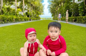 [???]  Tiệm Mẹ Cải chuyên săn sales, order thời trang thiết kế nội địa Hàn, thực phẩm & đồ dùng cho mọi nhà ?‍?❤️️?⭐️ Mượn ảnh mấy bé xinh trên mạng em gom thêm cả mã đồ bơi nhân dịp Noel của Peekaboo nha các bác :v
𝐁𝐚̉𝐧𝐠 𝐬𝐢𝐳𝐞 :
𝘚𝘶𝘪𝘵 𝘣𝘰𝘥𝘺 𝘤𝘶́𝘤 đ𝘶̃𝘯𝘨 : 6m (5~7kg), 12m ( , shares-0✔️ , likes-1❤️️ , date-2025-02-15 06:30:04????????