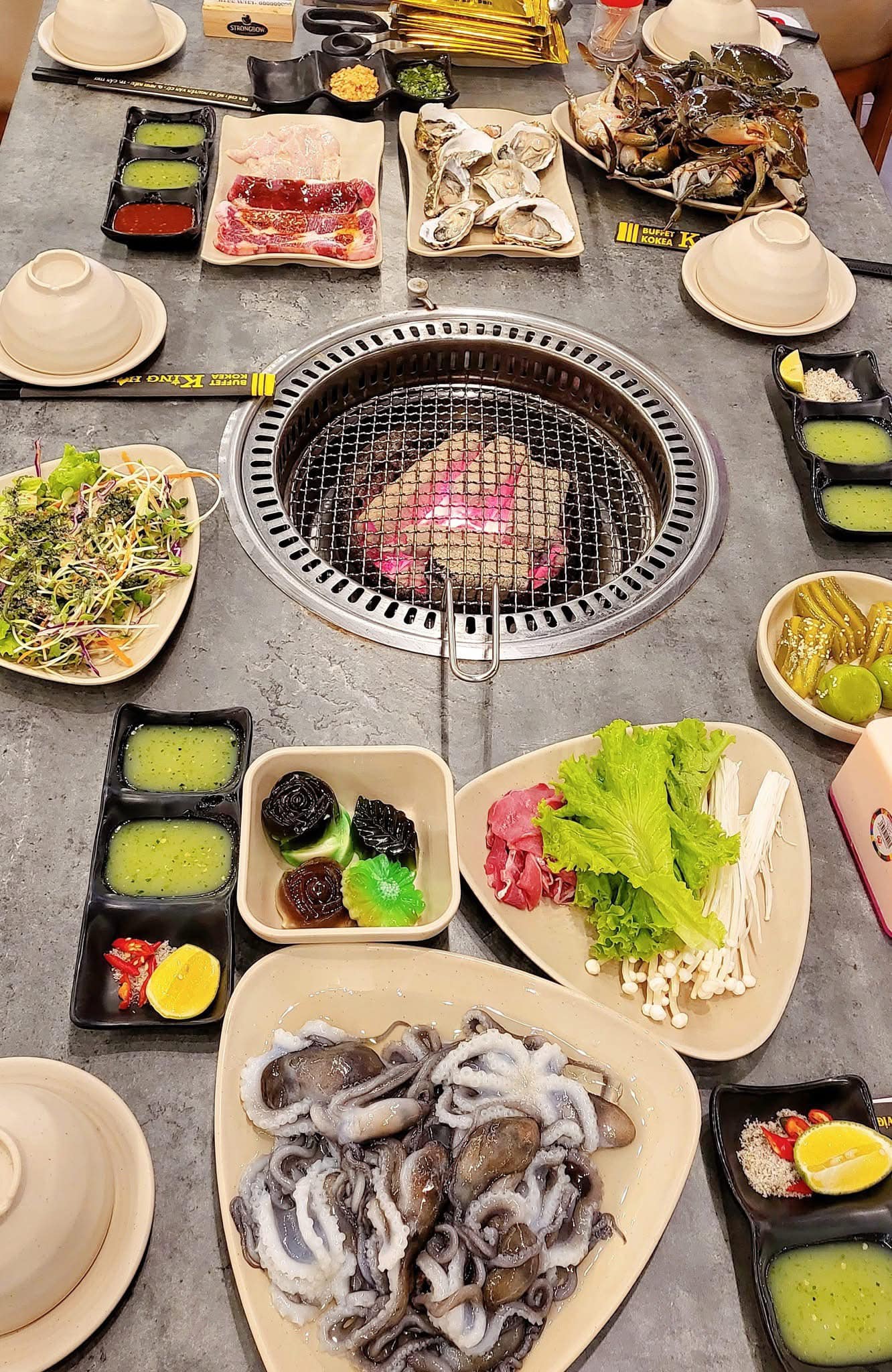 [🆕🇻🇳] Buffet KingHouse Seafood Cần Thơ 🍔 Top1Food  🍜 ĐẦU TUẦN ĂN GÌ
Không Khó Nghĩ Vì Đã Có #buffet_kinghouse 
MENU NỒNG CHÁY CHIỀU THỨ  
VỚI BUFFET HẢI SẢN KINGHOUSE ĐẦY ẮP CUA, GHẸ, TÔM, BÀO NGƯ, CÁ MÚ, BẠC , shares-0✔️ , likes-6❤️️ , date-2025-02-11 19:35:07🇻🇳🇻🇳🇻🇳📰🆕