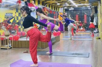 [🆕🇻🇳] Aerobic Zumba Yoga Huệ Sala Đông Anh 🧘 Top1Yoga 🧘 Lớp Yoga 20h -21h,lớp căn bản về happy flow vẫn liên tục tuyển sinh.Chị, em chưa biết đều được hướng dẫn và chỉnh sửa động tác nhé ạ.#yogacanbantr , shares-0✔️ , likes-1❤️️ , date-2025-02-10 19:50:33🇻🇳🇻🇳🇻🇳📰🆕