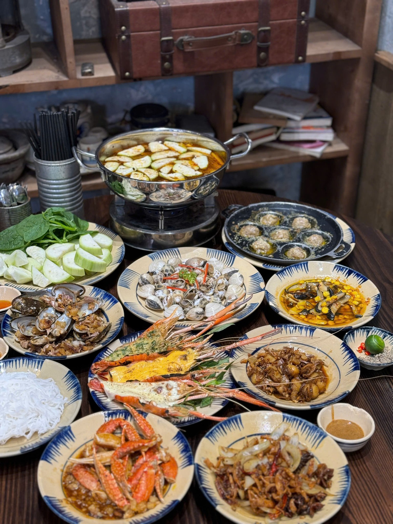 [🆕🇻🇳] MỢ MÊ ỐC – ốc ngon, ốc lạ  🍔 Top1Food  🍜 Đặ𝑐 𝑠ả𝑛 𝑡ạ𝑖 𝑀Ợ M𝐸̂ 𝑂̂́C:
 Ốc tươi roi rói, nước sốt “thần thánh” – ngon đến mức ăn xong muốn nắm tay anh bếp cảm ơn.
 Hải sản giá “hạt dẻ”, ăn không lo “lủ , shares-0✔️ , likes-4❤️️ , date-2025-02-12 22:08:11🇻🇳🇻🇳🇻🇳📰🆕