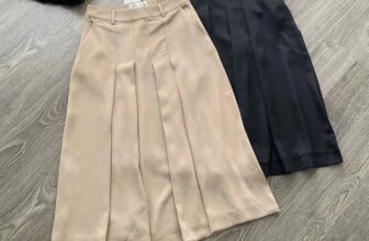 [???] Bảo Trân – Chuyên Hàng VNXK ? Top1Fashion ?  240k
Chất đẹp k thể tả luôn
Chân váy ZR cầm cái nào cái đó nặng tịch không chê vào đâu được, mướt mượt luôn trơn trượt không nhăn .
form xinh nhé, 2 Mà , shares-0✔️ , likes-1❤️️ , date-2025-02-12 23:24:57????????