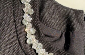 [🆕🇻🇳] VIVIKA ra đời năm 2021 bởi Founder cùng đội ngũ thiết kế trẻ năng động với triết lý: SHINE YOUR WAY 👕 Top1Fashion 👗  Bling Bling cùng 𝐑𝐮𝐛𝐲 𝐓𝐨𝐩 với phiên bản màu đen cuốn hút
#vivika #vivikaclothing #sanhdieu #thoitrang #thietke #design #asmr #asmrsounds #sangtrong #SangT , shares-0✔️ , likes-0❤️️ , date-2025-02-22 20:00:07🇻🇳🇻🇳🇻🇳📰🆕