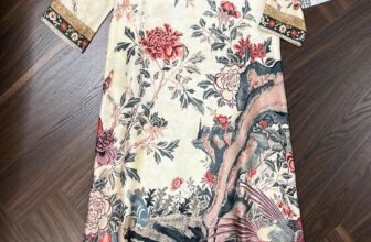 [🆕🇻🇳] Mibebe – Chuyên thời trang nữ nhập trực tiếp từ Hàn Quốc và Hong Kong 👕 Top1Fashion 👗  Thanh lịch nhưng không kém phần sang trọng cho mẫu đầm lụa hoạ tiết hoa lá trên nền kem thu hút dành cho các chị iu nhà em diện đi chơi hay đi tiệc cũng rấ , shares-0✔️ , likes-4❤️️ , date-2025-02-12 04:08:18🇻🇳🇻🇳🇻🇳📰🆕