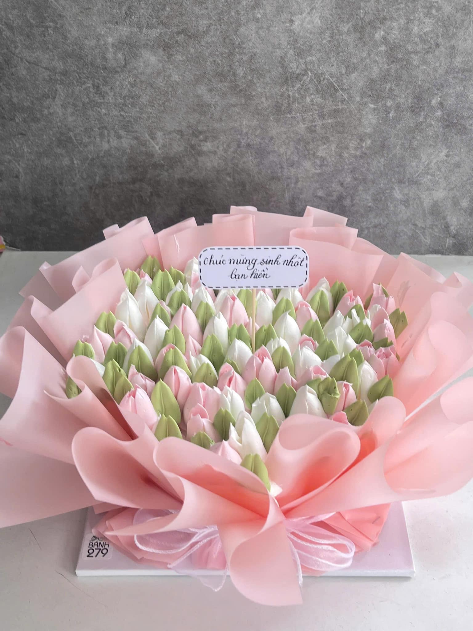[🆕🇻🇳] BẾP BÁNH 279 – Tiệm bánh 🍔 Top1Food  🍜 Chiếc tulip xinh đẹp 
Mẫu này cũng góp mặt trong menu bánh valentine ạ 
————————————————————
Tiệm nhận đặt bánh kem theo yêu cầu, bánh gấp trong ngày trong , shares-0✔️ , likes-0❤️️ , date-2025-02-11 19:53:05🇻🇳🇻🇳🇻🇳📰🆕