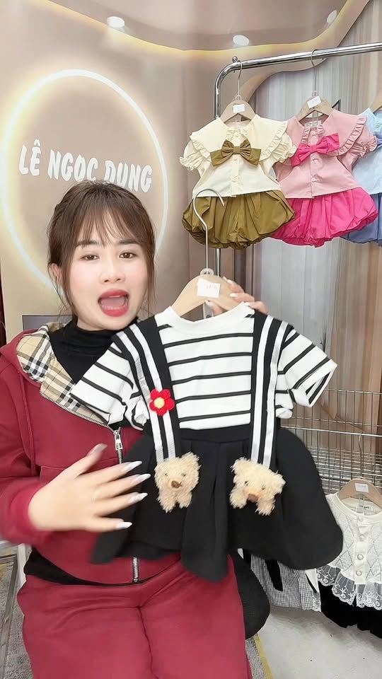 [???] Lê Ngọc Dung – Chuyên sỉ Qate  ?‍?❤️️?⭐️ Set bộ xinh như này các chị săn luôn đi chứ ạ , hơn trăm 1 xíu 
Cú pháp : V44 ( tin nhắn tự động trả về ) , shares-0✔️ , likes-14❤️️ , date-2025-02-18 05:57:12????????