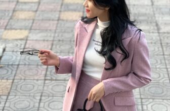 [🆕🇻🇳] Chemise by Zizichan – Vest, Blazer thiết kế được may thủ công 👕 Top1Fashion 👗  Siêu hot , giảm giá 40% chỉ còn 900k/ áo
Số lượng size áo : 3S1L
Chân váy có thể đặt may
Hàng sale số lượng có hạn , các nàng lấy ib ngay cho shop , ch , shares-0✔️ , likes-3❤️️ , date-2025-02-11 19:13:57🇻🇳🇻🇳🇻🇳📰🆕