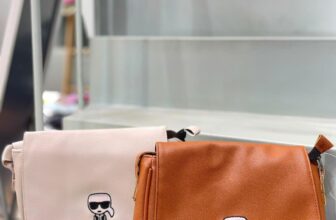 [???] Pomapan – Store vnxk – Thiết kế & Thời trang  ? Top1Fashion ?  T4423 – Tui K A R L
– Size 23cm x 17cm x 6.5 cm– Chất liệu da tổng hợp có khả năng chống nấm mốc và vi khuẩn, loại vải này có bề mặt mịn, sờ vào rất dễ  , shares-0✔️ , likes-3❤️️ , date-2025-02-12 02:25:24????????