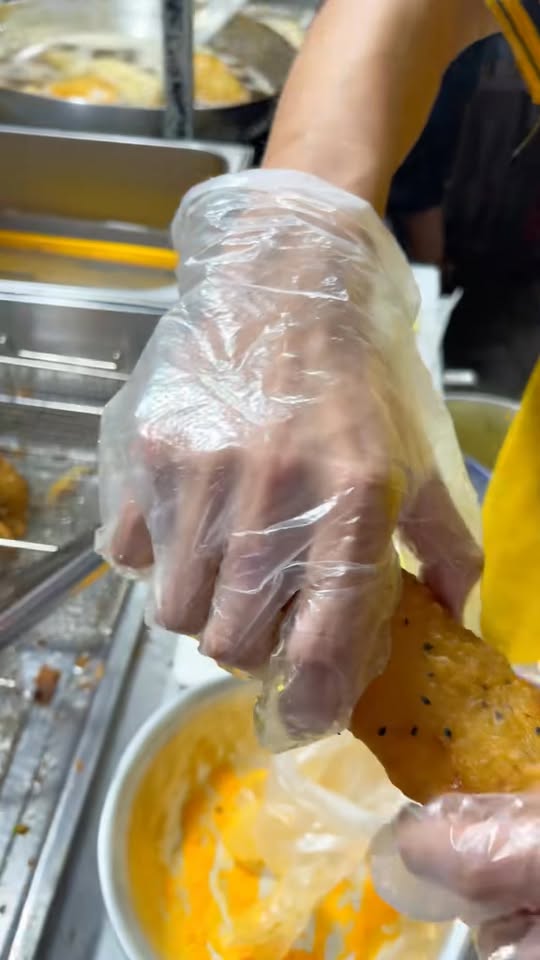 [🆕🇻🇳] Bánh Chuối Chiên Malaysia – Thành Phát 🍔 Top1Food  🍜 Ăn bánh chuối phải giòn – xốp – ráo dầu mới ngon #chuoichienmalaysia #thanhphat , shares-0✔️ , likes-17❤️️ , date-2025-02-24 14:19:05🇻🇳🇻🇳🇻🇳📰🆕