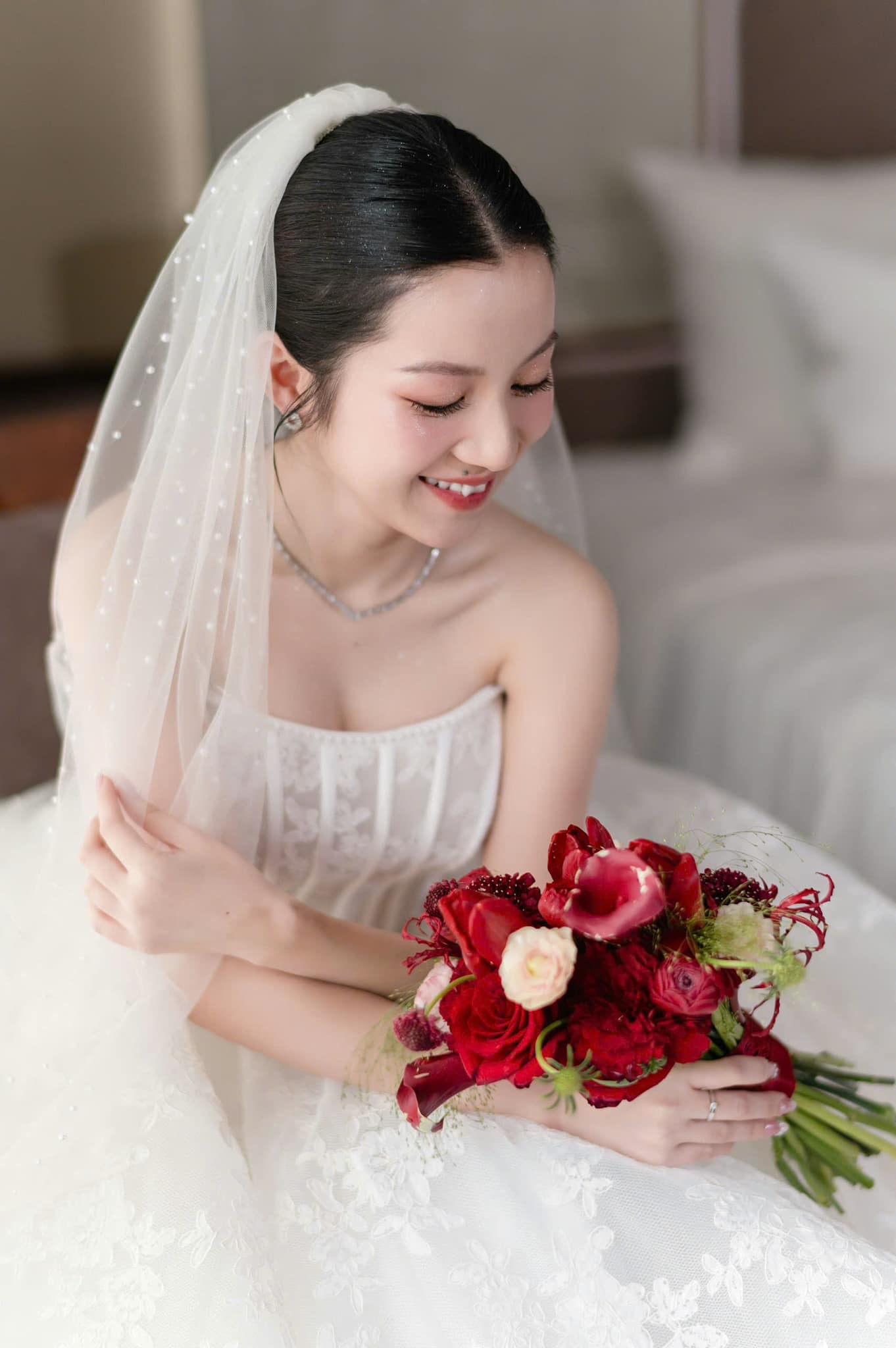 [🆕🇻🇳] Xưởng Váy Sweetie 🤵🏻 Top1Wedding 👰🏻  Cô dâu Thảo My xinh đẹp rạng rỡ trong chiếc váy ballgowm ren corset, tựa như nàng thơ bước ra từ một giấc mơ lãng mạn. Một chút hoài niệm, một chút hiện đạ , shares-0✔️ , likes-16❤️️ , date-2025-02-20 19:37:09🇻🇳🇻🇳🇻🇳📰🆕