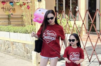 [🆕🇻🇳] Gạo Kids- Tiệm Đồ Đôi & Gia Đình Mẹ Và Bé Hàng Thiết Kế Cao Cấp 🧑‍🧒❤️️👶⭐️ Ngoan xinh iu của các cô đây ạ . Màu đỏ mãi keo . Đi chơi diện gia đình nổ bần bật lun :B
Áo phông Lv trái tim đẹp đỉnh chópAo Bố mẹ full màu
E gửi các  , shares-2✔️ , likes-5❤️️ , date-2025-02-17 16:30:31🇻🇳🇻🇳🇻🇳📰🆕