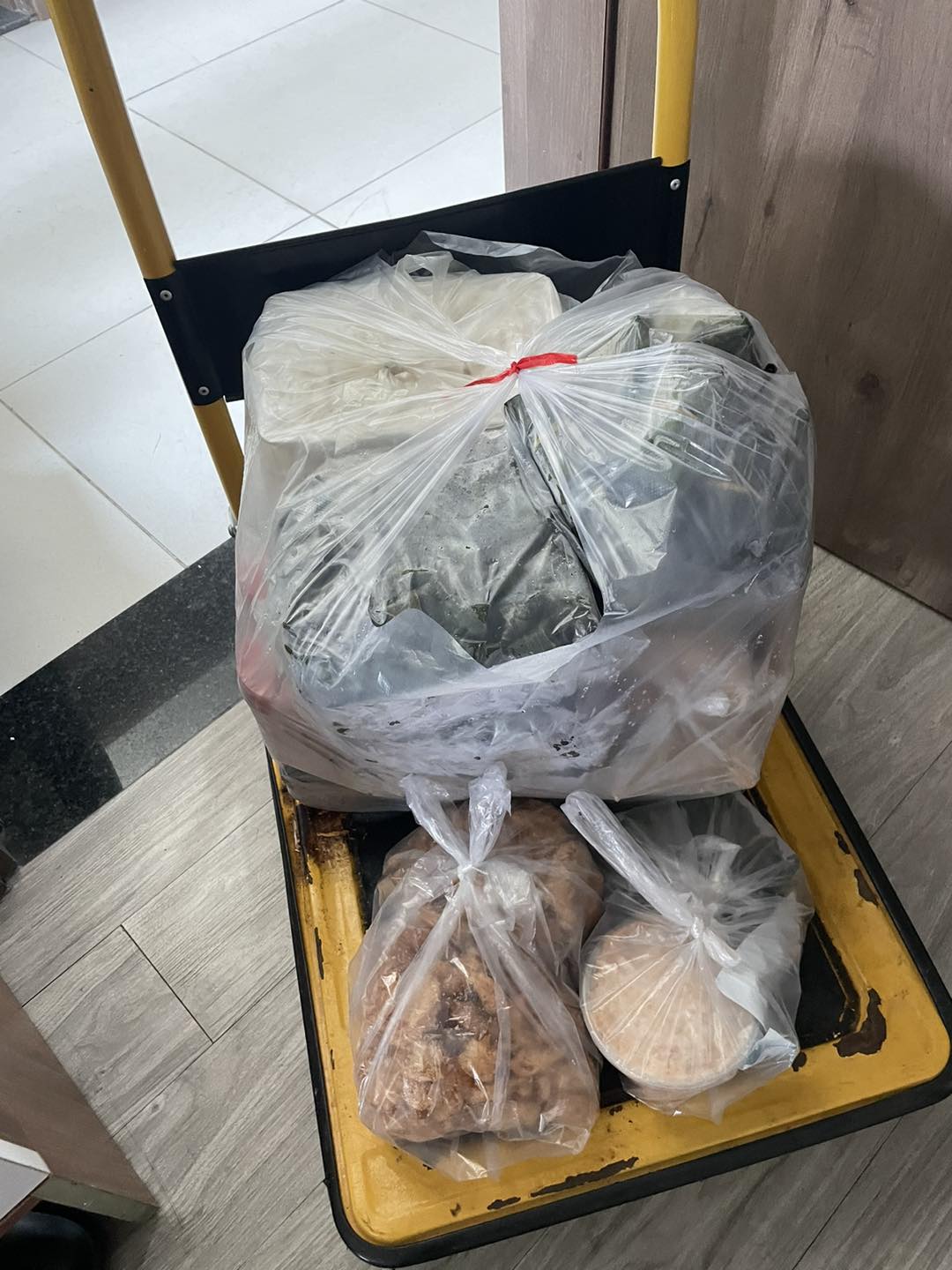 [???] ELIS Shop vnxk – 12 thiên hộ dương p1 Q. Gò vấp HCM  ? Top1Fashion ?  Các chi ơi hót quá mà chia k kịp luôn đẹp quá đẳng cấp xuất sắc kkk
Short polo đùi đẹp chât mềm mặc cực dễ chịu.
Hợp với áo thun hay 3 lỗ hoặc sơmi rộng mặ , shares-0✔️ , likes-0❤️️ , date-2025-02-19 17:33:33????????