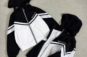 [🆕🇻🇳] Hello Kids – Hàng xuất xịn cho bé 😎❤️️⭐️ Em vét kho thêm 30c ạ. Khoác gió new vừa xuất cảng T12. Date mới về cho khách yêu. Khoác gió quốc dân dáng classic trai gái mẹ con đều diện được luôn ạ. Dư , shares-0✔️ , likes-51❤️️ , date-2025-02-18 17:40:02🇻🇳🇻🇳🇻🇳📰🆕