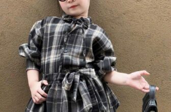 [???]  HTB STORE Chuyên Thời Trang Trẻ Em  ?‍?❤️️?⭐️  #165k sét cho bé gái
Thiết kế nguyên sét vải kẻ caro mềm , bản to với kiểu dáng quần sooc bom kết hợp áo sơ mi buộc nơ cách điệu
Size : 10/30kg ri 10
, shares-0✔️ , likes-1❤️️ , date-2025-02-18 17:34:36????????