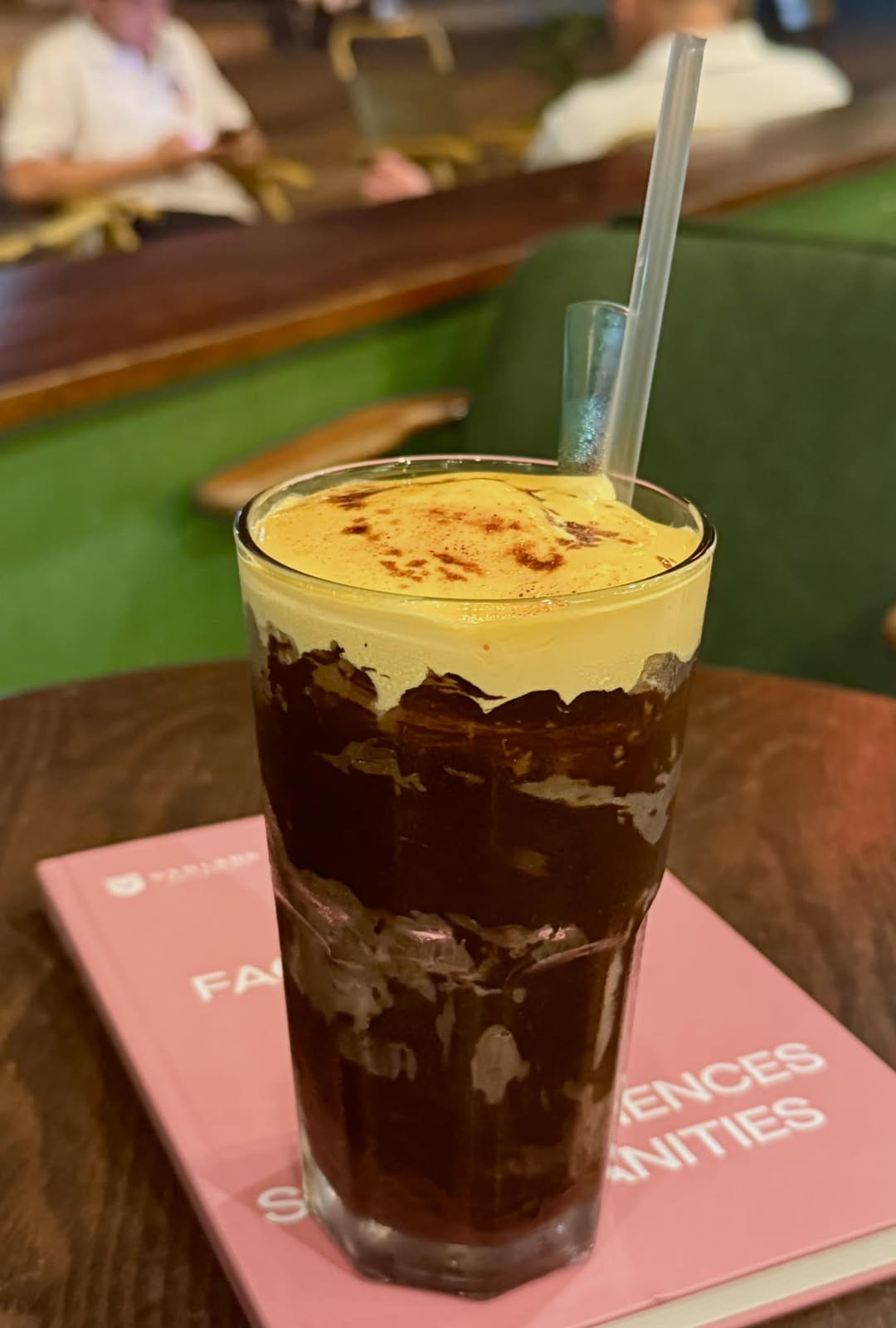 [☕️🇻🇳] GreenHouse coffee & tea 🥤 Top1Coffee ☕️ Ngon hok thể cưỡng lại…
Tín đồ thích béo , thơm lừng kem trứng, vị đắng cacao hoà quyện tạo nên “best seller”
—————————////———— , shares-0✔️ , likes-1❤️️ , date-2025-02-20 03:27:12🇻🇳🇻🇳🇻🇳📰🆕