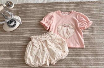 [???] Jun’s House – Chuyên quần áo cho trẻ em  ?‍?❤️️?⭐️  Set quần áo mặc hè cho bé gái
Áo chất thun mỏng co dãn mềm mát
Quần bí đính nơ hoạ tiết hoa nhí chất thô đũi
Set này diện hè đi học hay đi chơi đều xịn c , shares-0✔️ , likes-0❤️️ , date-2025-02-17 18:09:48????????