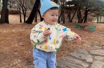 [🆕🇻🇳]  Homey baby – Đồ xinh cho bé yêu 🧑‍🧒❤️️👶⭐️ #H439115 – giá #175k
Khách nhờ tìm hộ nên tiện em gom luôn
Áo gió 2 lớp dày dặn, cổ 3p kín gió, 3 màu như ảnh trai gái đều mặc được ạ
Bảng size tham khảo: , shares-0✔️ , likes-0❤️️ , date-2025-02-21 18:04:26🇻🇳🇻🇳🇻🇳📰🆕