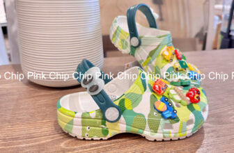 [🆕🇻🇳]  Chip Chip Pink-Chuyên sỉ và lẻ các loại “cờ rốc” và Jibbitz/ Sticker! 🧑‍🧒❤️️👶⭐️ 𝘚𝘶̣𝘤 𝘪𝘯 𝘩𝘪̀𝘯𝘩 𝘓𝘰𝘰𝘬 𝘓𝘰𝘰𝘬 𝘴𝘪𝘦̂𝘶 𝘹𝘪𝘯𝘩 – 𝘹𝘪̣𝘯Bên ngoài nét căng như ti vi màn hình á các mom ơiChip tặng kèm 14 charm theo chủ đề tự chọn, dép màu rất ư , shares-0✔️ , likes-1❤️️ , date-2025-02-16 20:22:28🇻🇳🇻🇳🇻🇳📰🆕