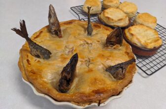 [🆕🇻🇳] Cơm Chiên Cá Mặn Anh Tâm 🍔 Top1Food  🍜 – Kỳ lạ món bánh cắm toàn đầu cá tại Anh
Chiếc bánh làm từ đầu của những chú cá mòi, được nướng cùng với trứng và khoai tây là món ăn truyền thống ở Anh. M , shares-0✔️ , likes-1❤️️ , date-2025-02-17 18:00:47🇻🇳🇻🇳🇻🇳📰🆕