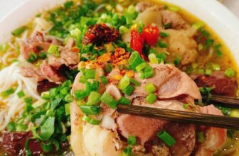 [🆕🇻🇳] CÀ MÈN – Đặc sản quê hương Quảng Trị 🍔 Top1Food 🍜 Sáng sớm mần tô bún, vừa no bụng, vừa ấm người nì anh chị ơiiii!Nước dùng được Mèn hầm từ xương ống trong nhiều giờ để có vị ngọt thanh, thêm tí mắm ruố , shares-0✔️ , likes-12❤️️ , date-2025-02-26 01:47:06🇻🇳🇻🇳🇻🇳📰🆕