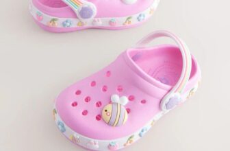 [???]  LUNA Kids Authentic – Hàng Hiệu Cho Bé ?‍?❤️️?⭐️  1 mẫu dép không thể thiếu cho mùa hè .Size : 19 — 30,5.
Hàng order 3 — 4 tuần, không có sẵn. LUNA cam kết % hàng chính hãng.Inbox Luna chec , shares-0✔️ , likes-0❤️️ , date-2025-02-18 20:26:43????????