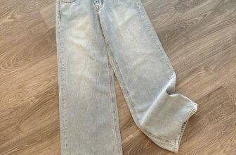 [???] Mizu Shop – Cửa hàng quần áo nữ  ? Top1Fashion ?  Mùa này ai cũng hỏi quần jean suông luôn .
Mà màu của em ZR này quá xinh ,thật sự kiểu chất lừ,fom chuẩn đét mặc phối gì cũng dễ và ra dáng.Jean ZR
Chất  , shares-0✔️ , likes-2❤️️ , date-2025-02-21 01:10:37????????