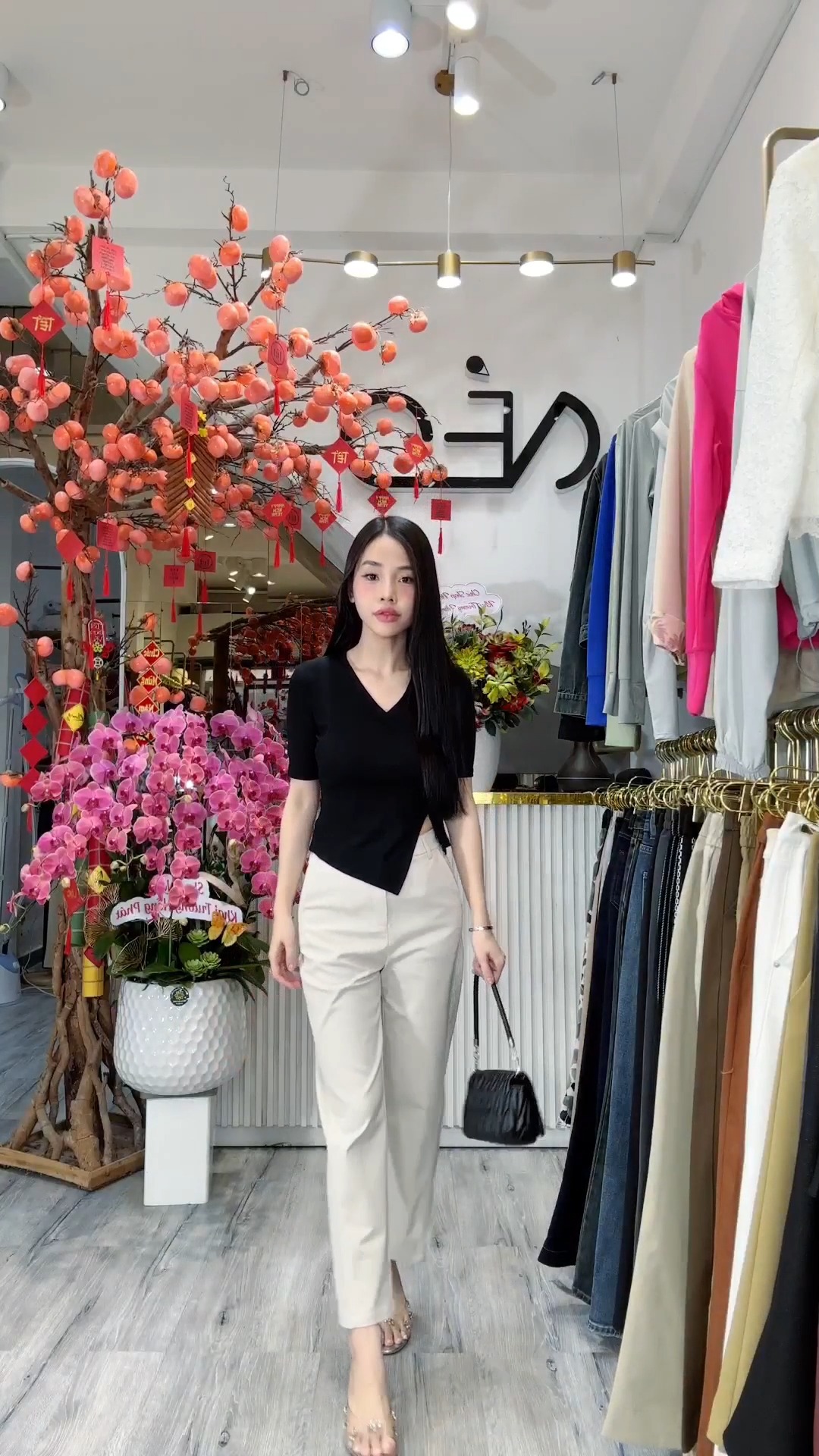 [???] Shop Néo – Thời trang nữ cao cấp  ? Top1Fashion ?  Áo thiết kế #AN545 – Áo mang lại sự thanh lịch nhẹ nhàng nhưng vẫn toát lên vẻ nữ tính sang trọng. Áo này mình kết hợp với chân váy hoặc quần jeans điều xi , shares-0✔️ , likes-0❤️️ , date-2025-02-23 03:30:57????????