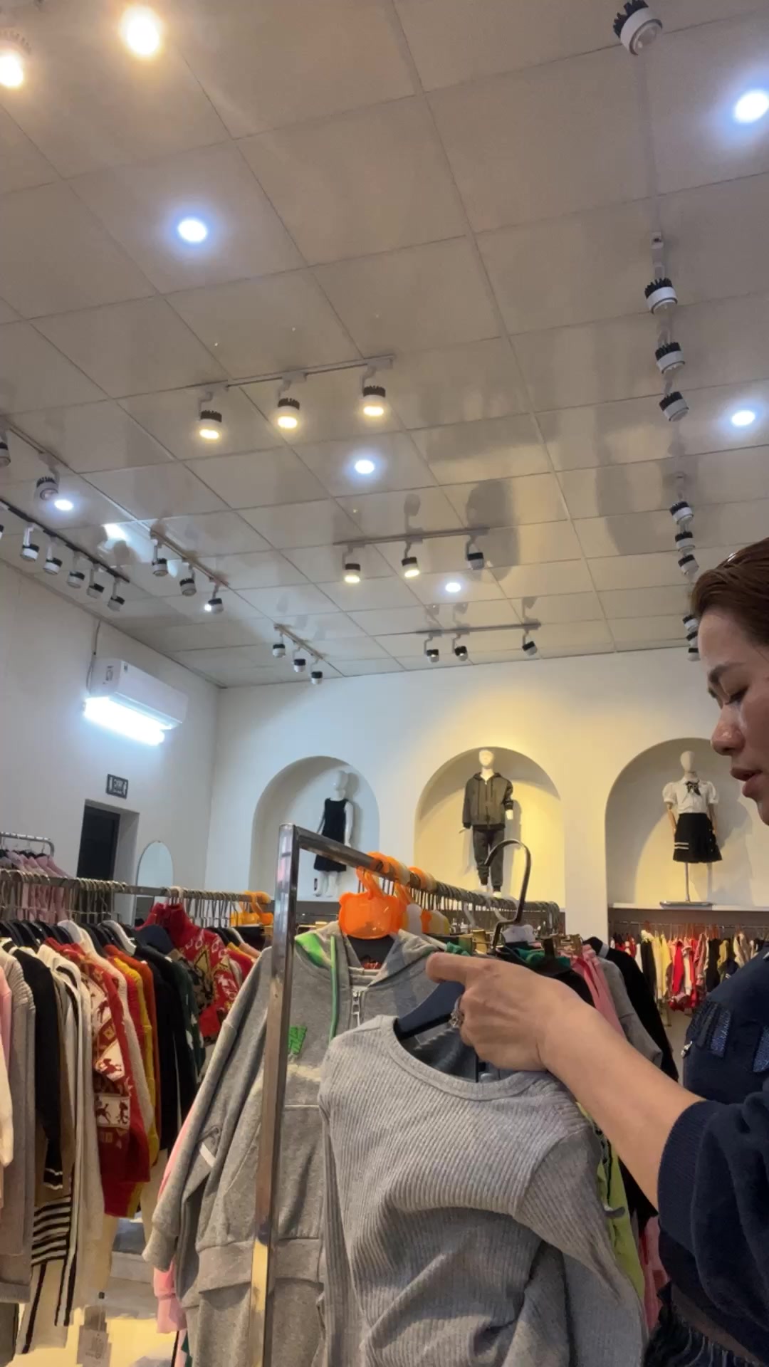[🆕🇻🇳] SuZi Shop số 5 Trần Phú. Tp Hải Dương 👕 Top1Fashion 👗  Tầm này có ai xem livetream ko ạ . Còn e Tầm này chỉ cần có khách mua chứ nỗ it nỗ nhiều ko quan trọng ạ  , shares-0✔️ , likes-0❤️️ , date-2025-02-21 21:45:41🇻🇳🇻🇳🇻🇳📰🆕