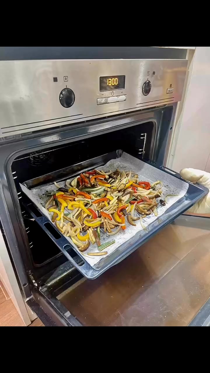 [???]  Thời trang trẻ em Zinzin Kid’s  ?‍?❤️️?⭐️ set bộ siêu xinh đây nè.
Hình bạn BABY THREE quá là đáng yêu nha.
Các bé cực kỳ thích dáng set này đó ạ.
Áo cotton 4 chiều dòng xịn nhất, phối tay ưng luôn , shares-0✔️ , likes-0❤️️ , date-2025-02-22 19:04:31????????