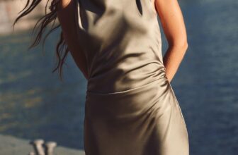 [???] V.I.C – XUẤT KHẨU – Hàng xuất khẩu có sẵn ? Top1Fashion ?  SATIN MIDI DRESSNét chấm phá đến từ sự đơn giản, tinh tế ẩn sau phom dáng váy sát nách đã khơi dậy những rung cảm quyến rũ khó chối từ. Trên nền vải lụa  , shares-1✔️ , likes-50❤️️ , date-2025-02-21 20:00:05????????