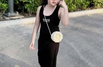 [🆕🇻🇳] Váy Tutu – Chuyên thời trang trẻ em 🧑‍🧒❤️️👶⭐️  Body suông vải mềm mát nhà em chưa bao giờ hết hot . #135k chiếc mặc ôm body siêu cưng . Lưng cut hở chuẩn hè này diện ạ . Hàng thiết kế phom dáng chuẩn s , shares-0✔️ , likes-5❤️️ , date-2025-02-22 05:08:04🇻🇳🇻🇳🇻🇳📰🆕