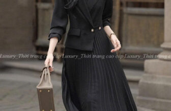 [???] Eliver Since 2013 – Thương hiệu thời trang mang phong cách Thanh lịch ? Top1Fashion ?  N5912 “Brand :  DME STYLE
Xuất xứ:   Quảng Đông
Màu      :  Đen
Size:  Đủ size”
ELIVER SINCE 2013
“ Hạnh phúc khi được làm chính mình ”
Showroom  , shares-0✔️ , likes-0❤️️ , date-2025-02-22 16:44:26????????