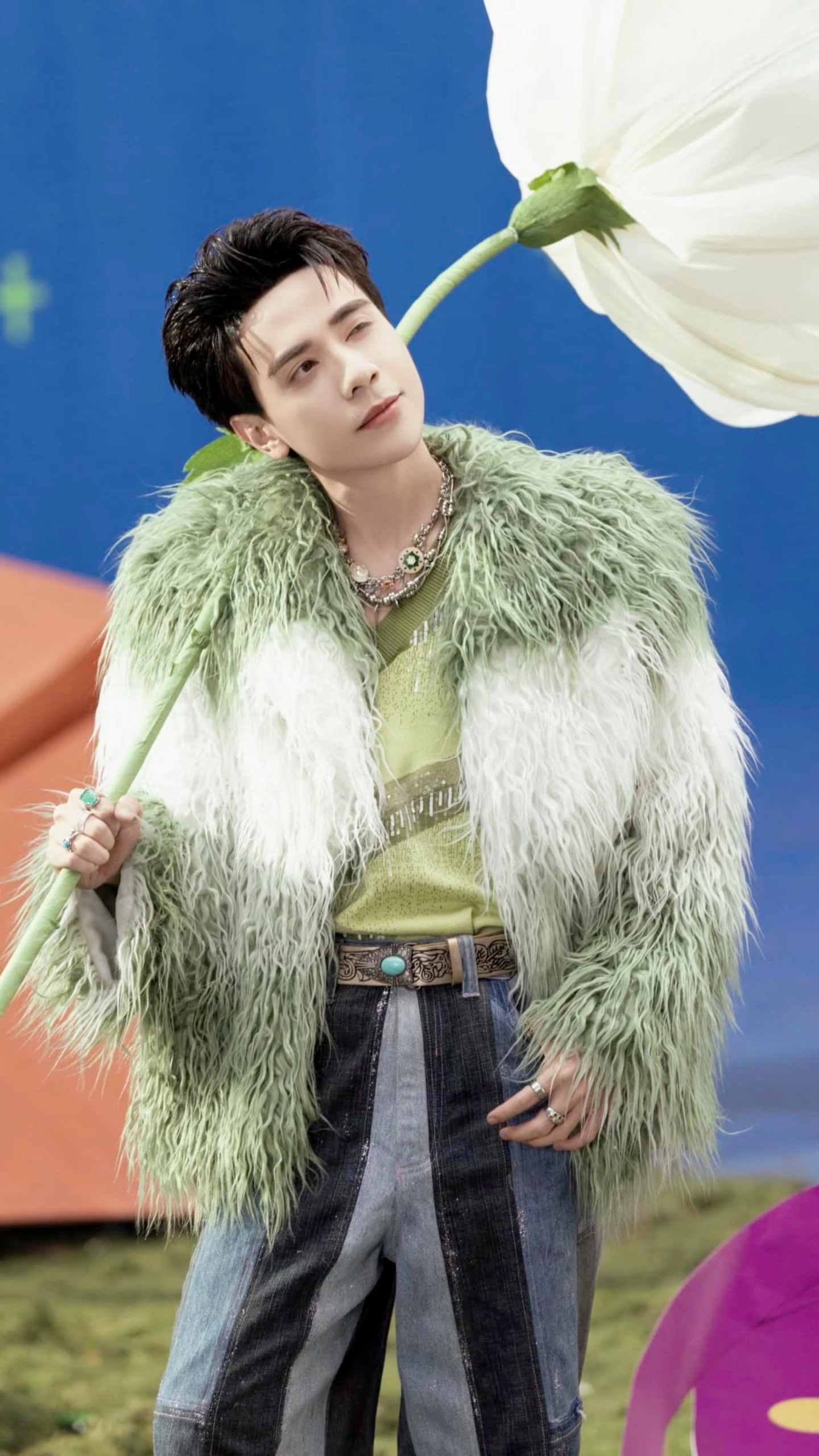 [???] Reina – Thiết kế & Thời trang  ? Top1Fashion ?  REINA rất vinh dự được góp phần tạo nên hình ảnh ấn tượng cho ca sĩ Quang Hùng MasterD trong MV “Đầu Tư Cho Trái Tim”| 𝐒𝐚𝐢𝐧𝐭 𝐎𝐯𝐞𝐫𝐬𝐢𝐳𝐞𝐝 𝐅𝐚𝐮𝐱 𝐅𝐮𝐫 𝐂𝐨𝐚𝐭 by REI , shares-0✔️ , likes-0❤️️ , date-2025-02-24 16:25:16????????