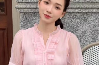 [???] Thời trang Đan Châu  ? Top1Fashion ?  Chiếc áo kiểu xinh xắn kết hợp cùng chân váy đen giúp nàng trở nên thanh lịch và duyên dáng trong mọi khoảnh khắc Đan Châu – cùng nàng xinh đẹp mỗi ngày #t , shares-0✔️ , likes-0❤️️ , date-2025-02-25 03:42:21????????