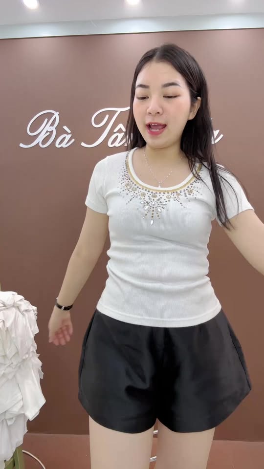 [🆕🇻🇳] Tâm Clothing 86 – Chuyên đồ si tuyển hàn, nhật, mỹ trẻ em và người lớn  👕 Top1Fashion 👗  Áo thun trắng siêu xinh cả nhà ơi , shares-0✔️ , likes-32❤️️ , date-2025-03-18 19:25:44🇻🇳🇻🇳🇻🇳📰🆕