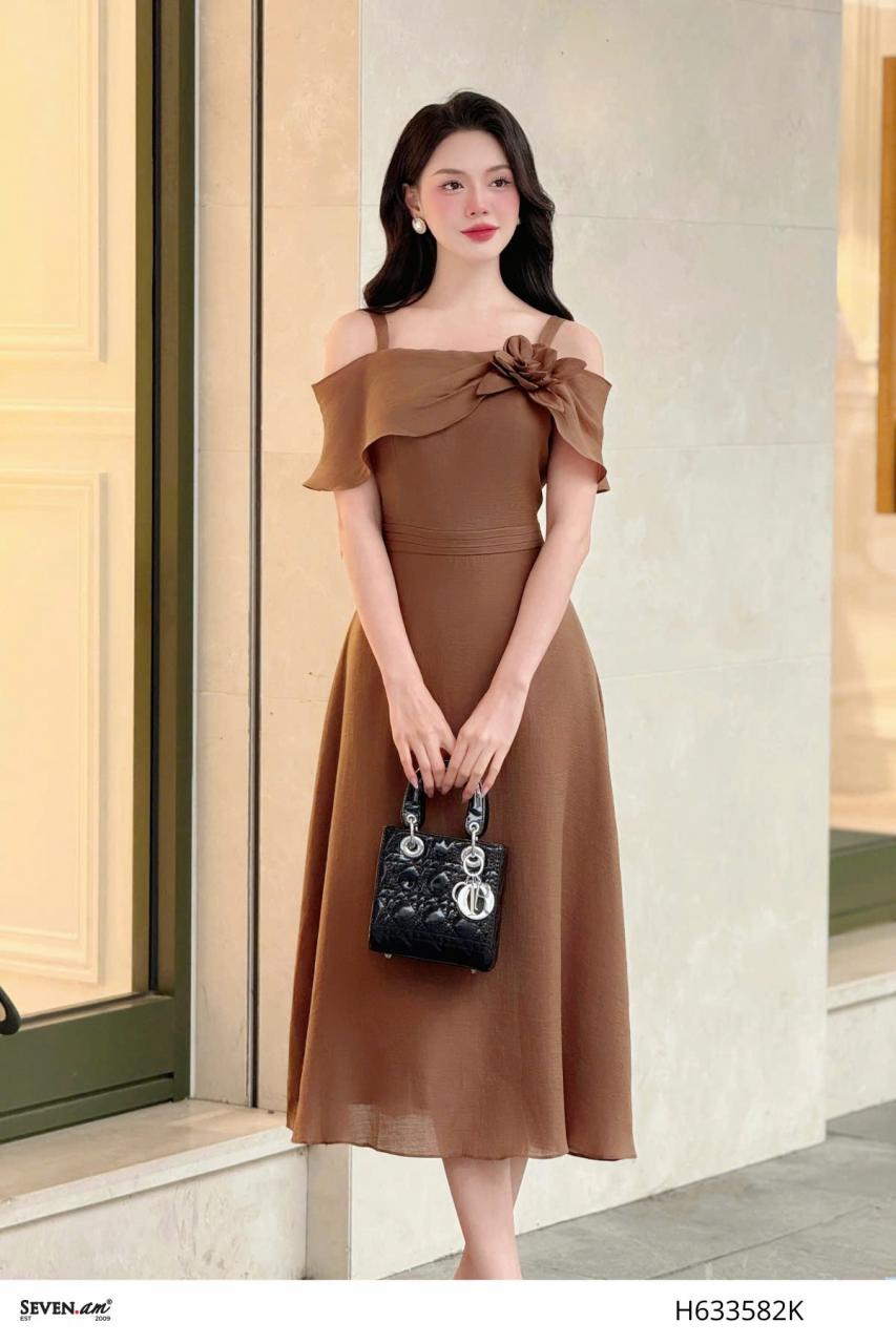 [🛒🇻🇳]Đầm xoè 2 dây trễ vai phối hoa thời trang nữ Seven.AM H633582K – Seven.AM , SKU – – sevenam.vn 🇻🇳🛒Top1Shop🛒 🇻🇳Top1Vietnam🇻🇳 🛍🛒🇻🇳
