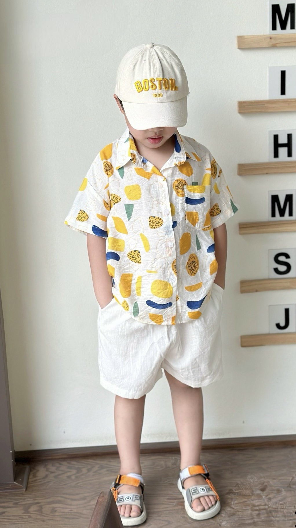 [🆕🇻🇳] Pinky Family – Thời trang Mẹ & Bé  🧑‍🧒❤️️👶⭐️ 𝑺𝒆𝒕 𝒔𝒐̛ 𝒎𝒊 𝒍𝒊𝒏𝒆𝒏 𝒉𝒐̣𝒂 𝒕𝒊𝒆̂́𝒕 𝒃𝒆́ 𝒕𝒓𝒂𝒊
Sự kết hợp áo sơ mi trắng họa tiết vàng cùng quần thun tạo nên sự năng động cũng không kém phần bảnh bao cho bé nhà , shares-0✔️ , likes-1❤️️ , date-2024-05-10 02:00:16🇻🇳🇻🇳🇻🇳📰🆕