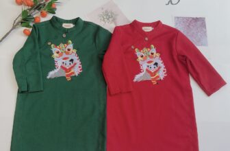 [🆕🇻🇳] Thời Trang Trẻ Em – Jaime’s – Thời trang trẻ em cao cấp 🧑‍🧒❤️️👶⭐️ ÁO DÀI BÉ TRAI THÊU LÂN SIÊU HOT HOT
Thấy Lân là tết đã đến gần, năm nay shop em đặc biệt thêu hình lân rất xinh và sang  cho áo dài bé trai
Chất liệu : V , shares-0✔️ , likes-19❤️️ , date-2024-12-30 23:10:34🇻🇳🇻🇳🇻🇳📰🆕