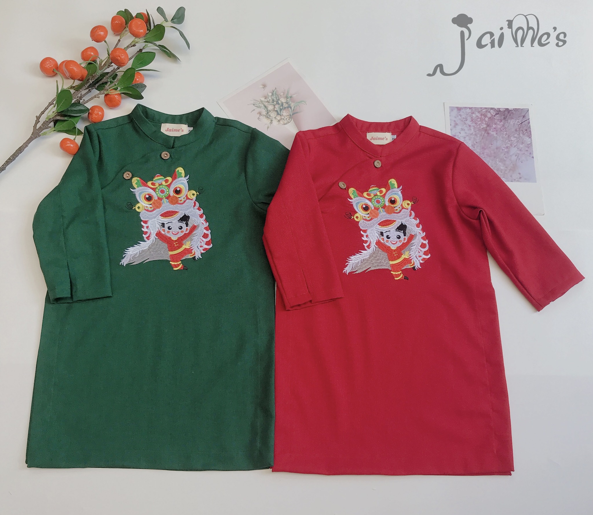 [🆕🇻🇳] Thời Trang Trẻ Em – Jaime’s – Thời trang trẻ em cao cấp 🧑‍🧒❤️️👶⭐️ ÁO DÀI BÉ TRAI THÊU LÂN SIÊU HOT HOT
Thấy Lân là tết đã đến gần, năm nay shop em đặc biệt thêu hình lân rất xinh và sang  cho áo dài bé trai
Chất liệu : V , shares-0✔️ , likes-19❤️️ , date-2024-12-30 23:10:34🇻🇳🇻🇳🇻🇳📰🆕